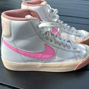 Nike Blazer Mid 77 pink white Big Kids size 3.5